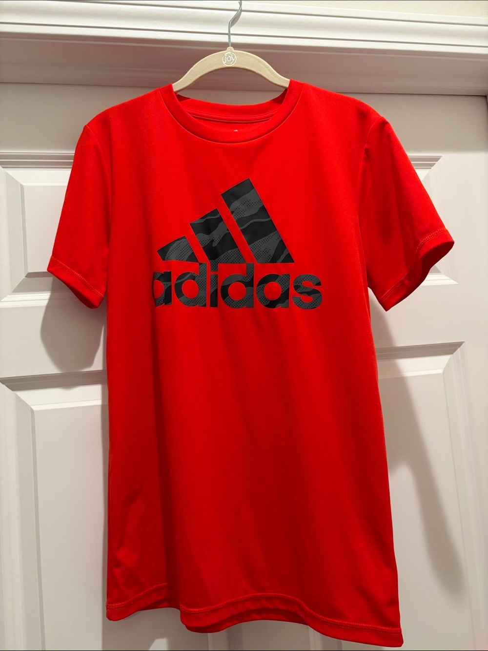 New Adidas RED Boy’s black gray camo Logo Short Sleeve Tee Size XL 14 16 EUC